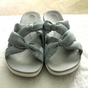 CLARKS CLOUDSTEPPERS  SANDALS
